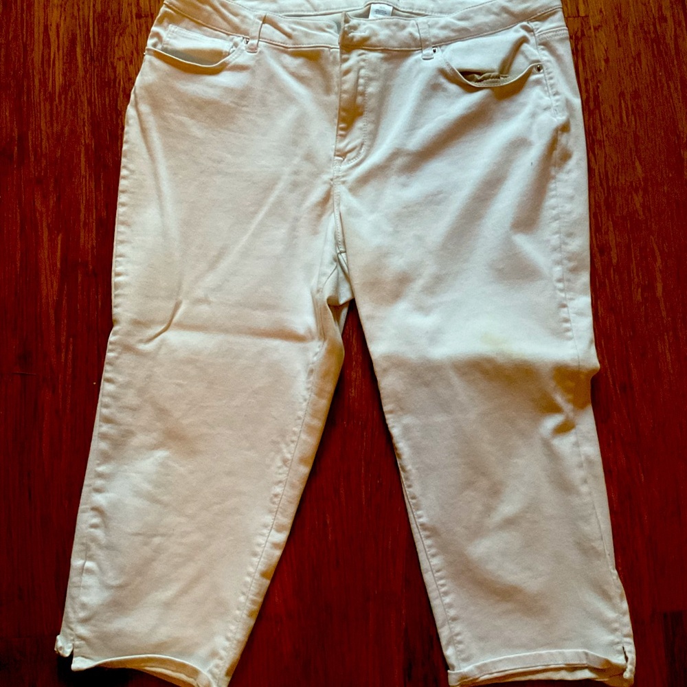 Plus size 18  cropped or ankle. White jeans.wrinkled but great condition.